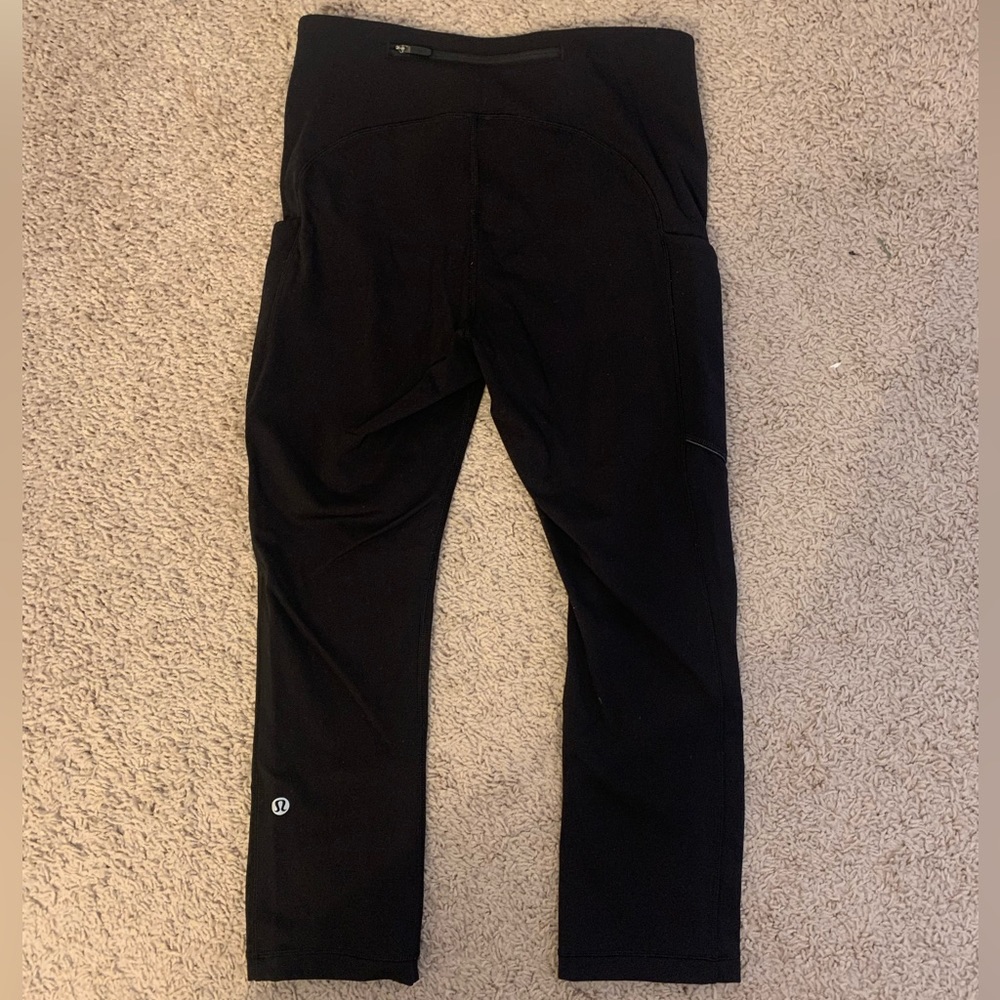 Lululemon Black Cropped Leggings with Side Pockets